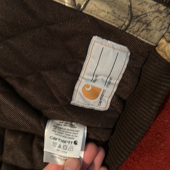 New w/o tag Carhartt camo thick quilt lined jacket with front zip & pockets - Picture 4 of 5